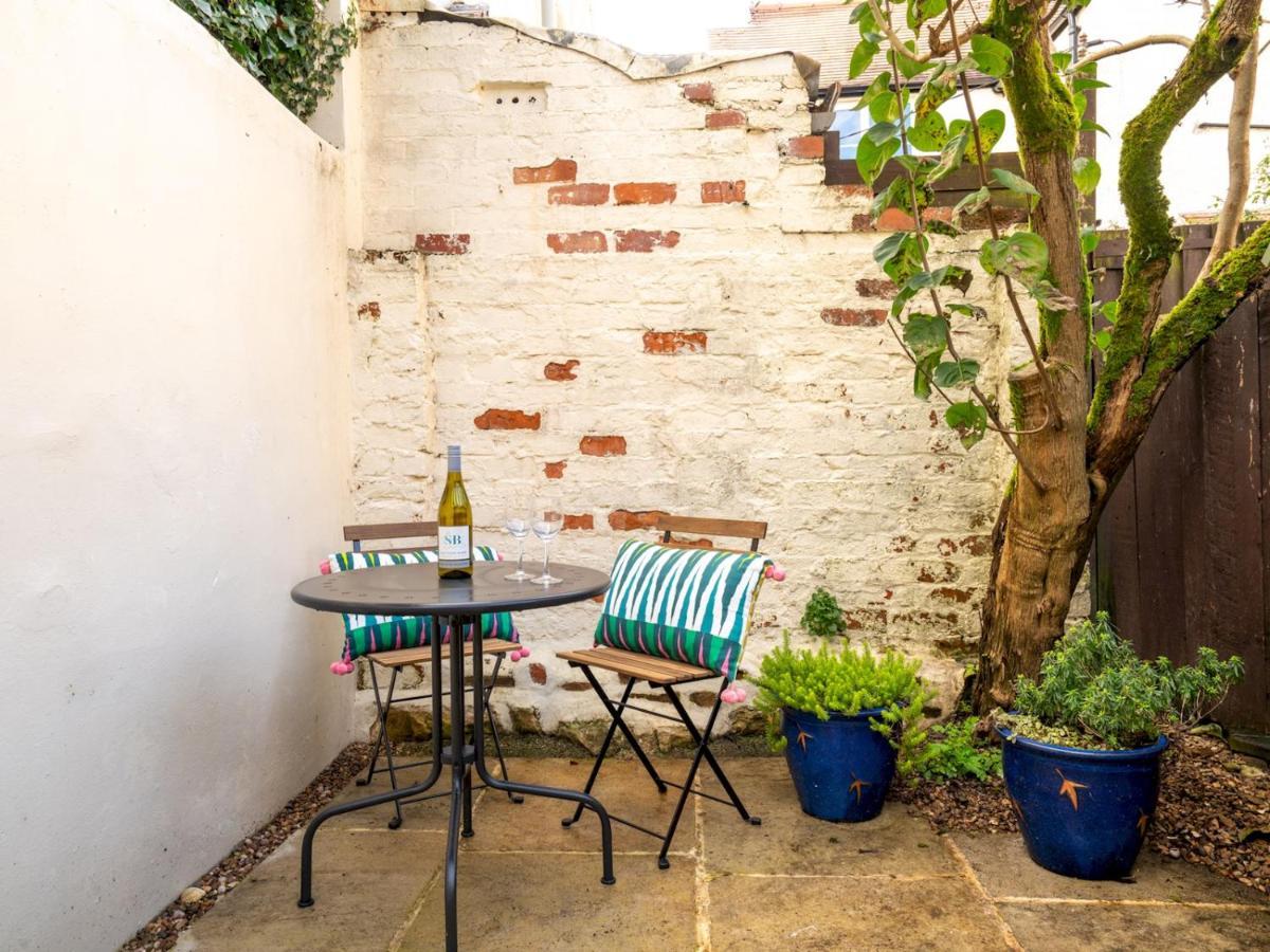 Quarry Cottage Courtyard Garden Pass The Keys Cirencester Exterior foto